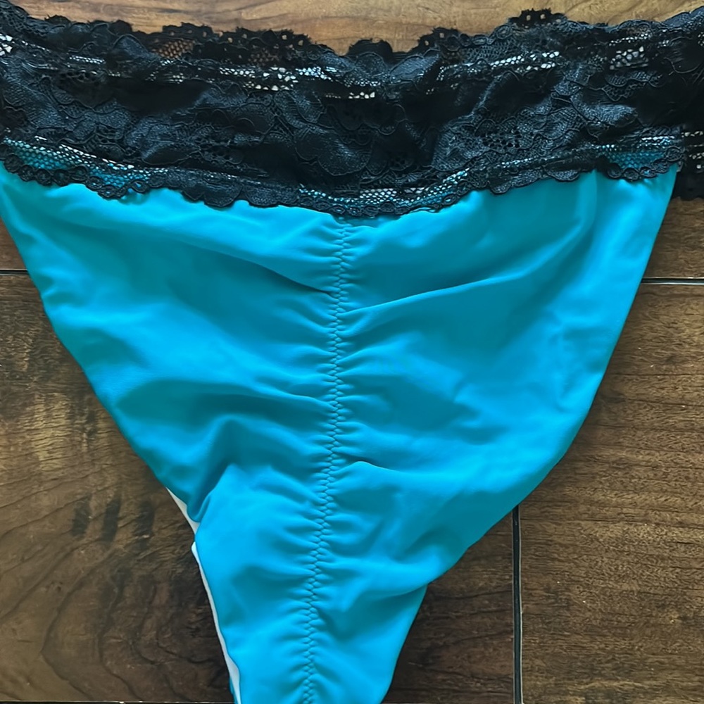 Women’s Hot Teal & Black Lace Bikini With Adjustable Cups. Size M. Brand New. - Picture 3 of 4
